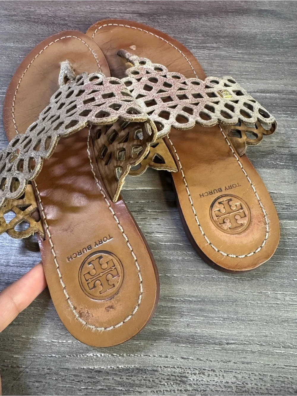 Tory Burch Davy Metallic Gold Laser-Cut Thong Sandal size 6.5